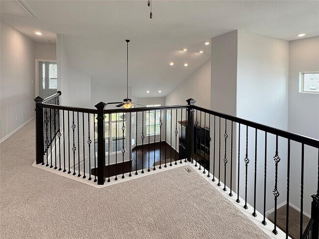 Building Photo - 117 Beneteau Dr