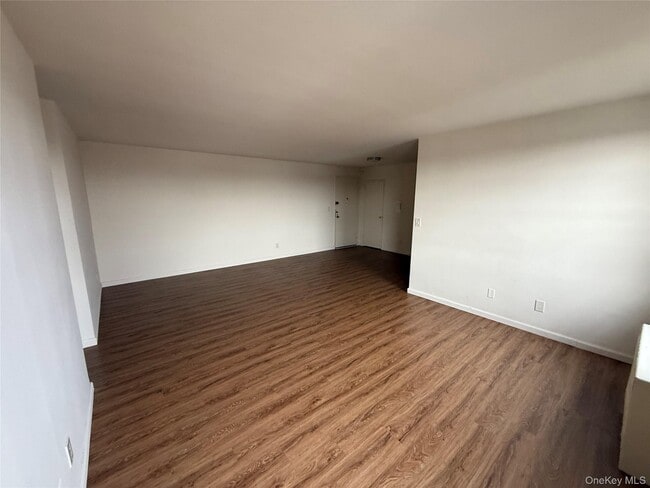 Building Photo - 190 1st St