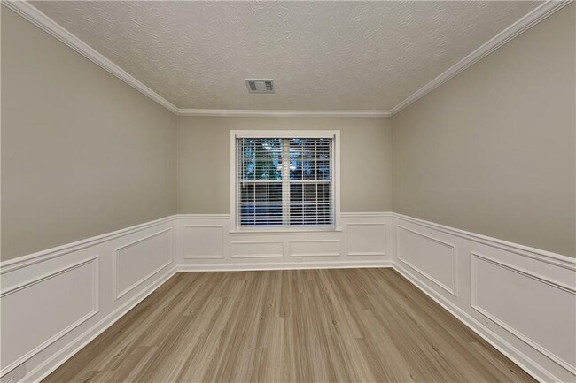 Building Photo - 400 Manor Glen Dr