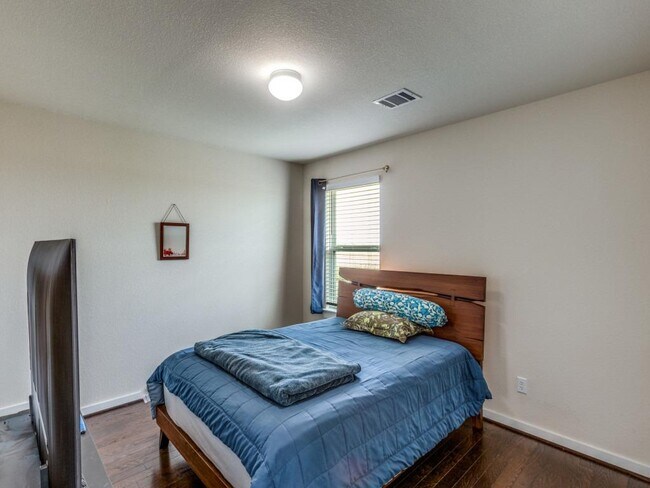 Building Photo - 5906 Wolf Pack Dr