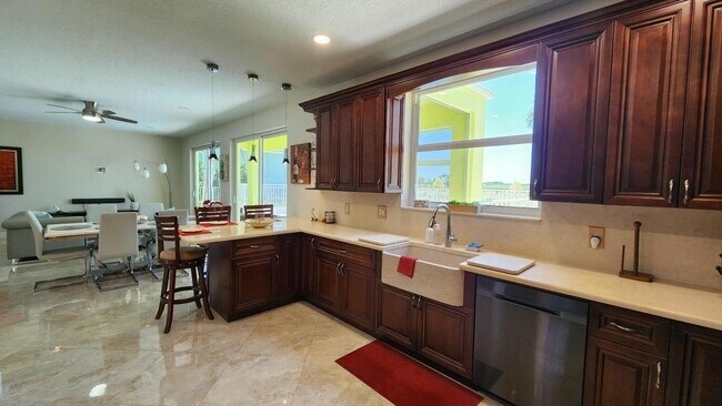 Building Photo - 1851 Corsica Dr