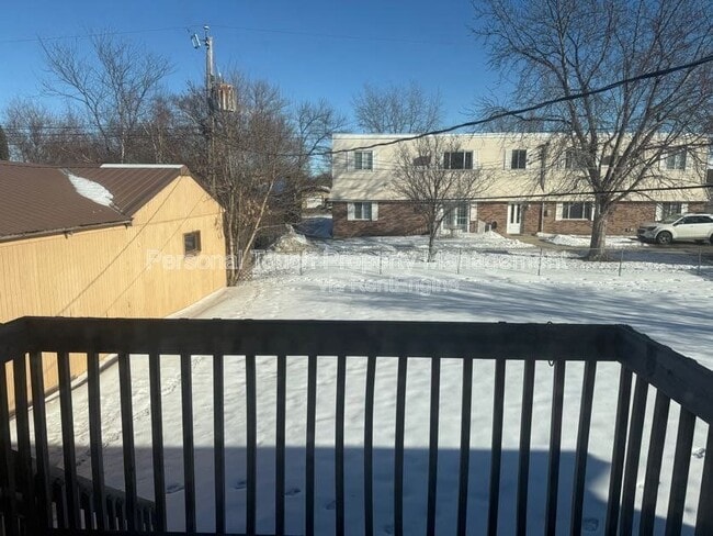 Building Photo - 407 5th St E