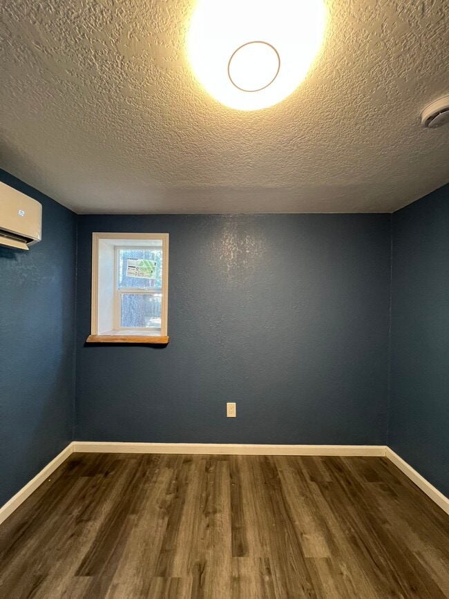 Building Photo - 1081 Craig Ave