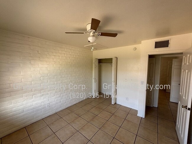 Building Photo - 110elm