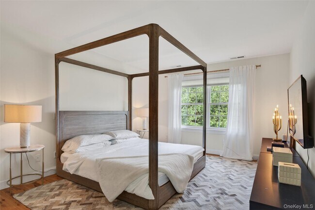 Building Photo - 231 Lake Rd