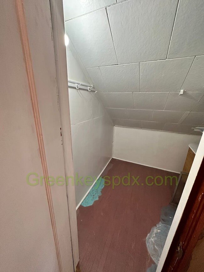 Building Photo - Gorgeous Pet-Friendly 3 Bedroom 1 Bath House