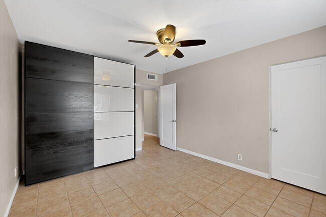 Building Photo - 2020 Hendola Dr NE