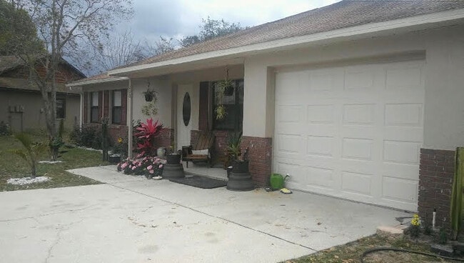 Primary Photo - 220 Crown Ct