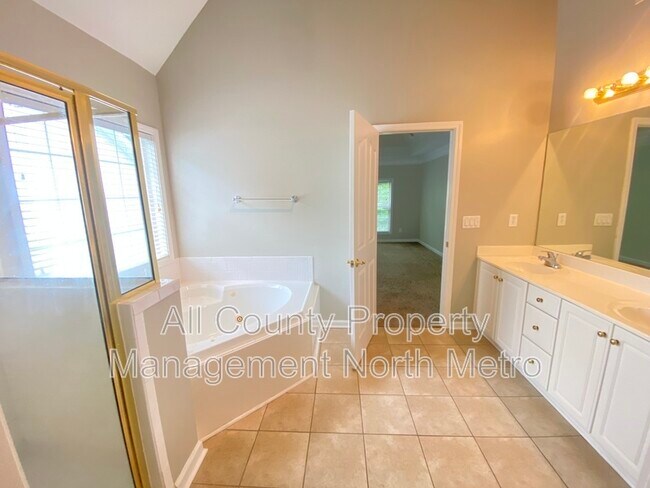 Building Photo - 550 Elgaen Ct