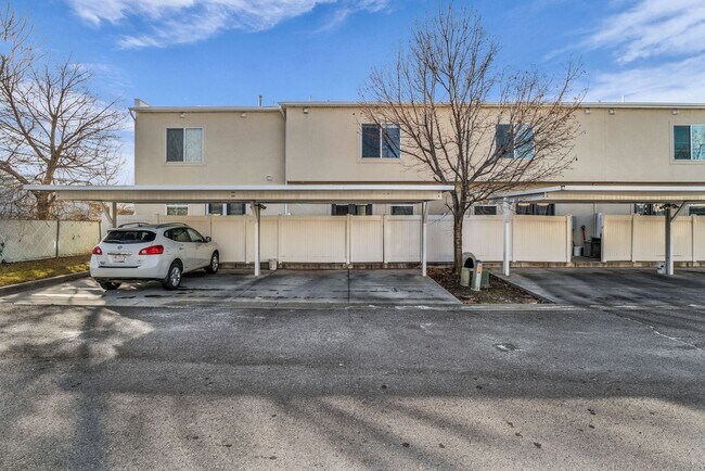 Building Photo - Spacious 4BR End-Unit Townhome | Low-Maintenance HOA Living