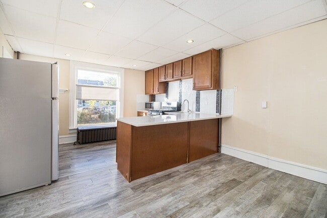 Building Photo - 1108 S Westnedge Ave