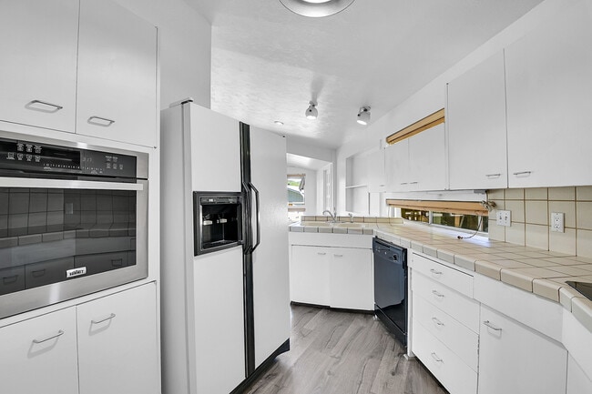Building Photo - 27828 Fireweed Dr