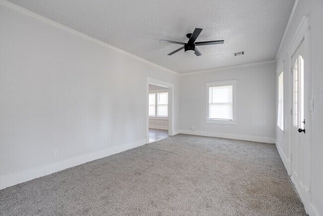 Building Photo - 1528 N Beard Ave