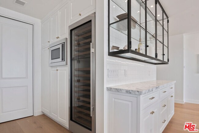 Building Photo - 3616 Shoreheights Dr