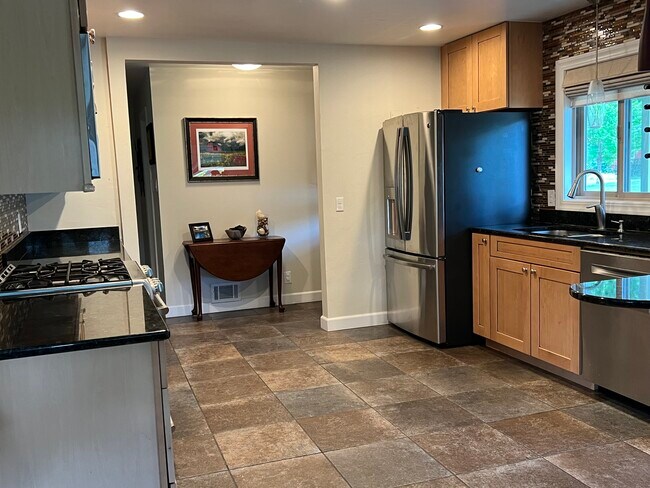 Building Photo - 2209 E Floyd Pl