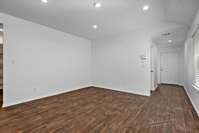 Building Photo - 14966 Cypress Holw Dr