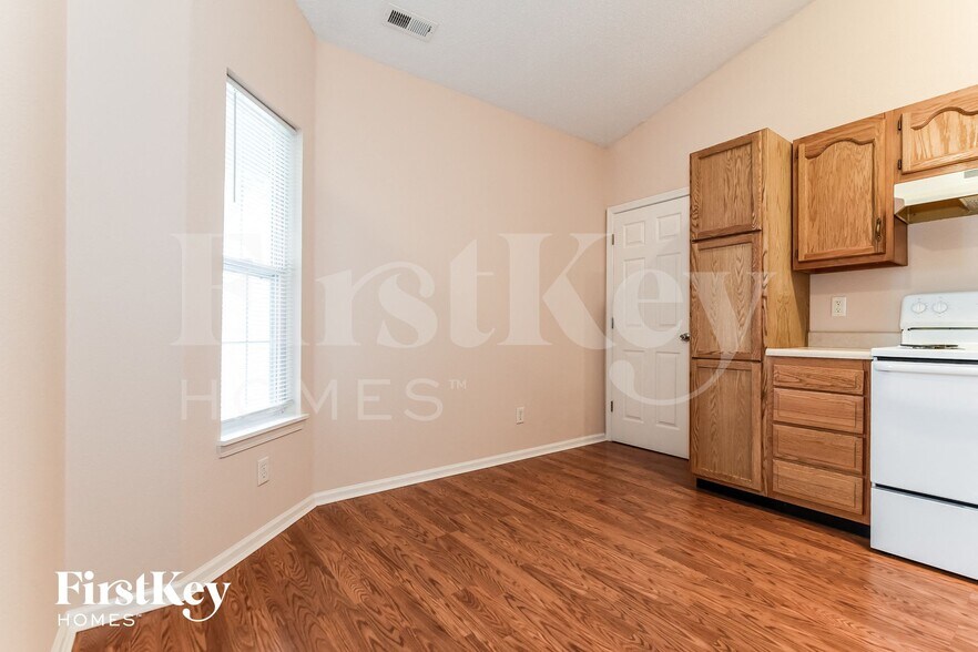 Building Photo - 5822 Rolling Bluff Ln