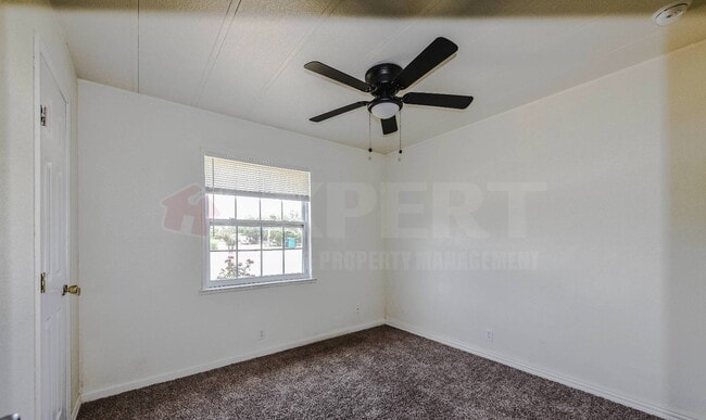 Building Photo - 1402 Elyse Dr