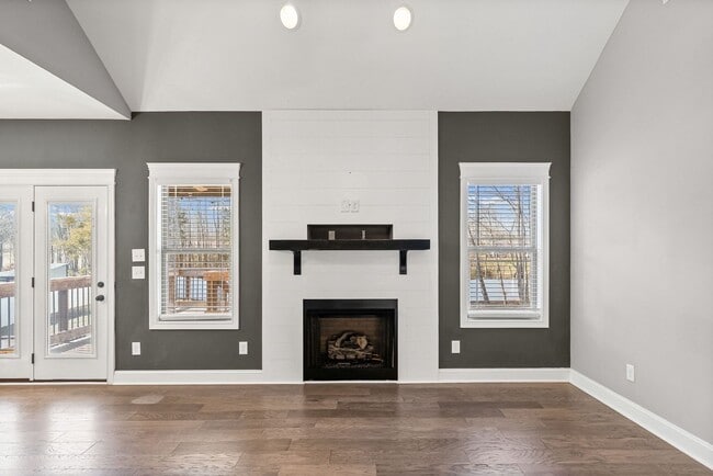 Building Photo - Spacious 4 bedroom 3 full bath home for rent!