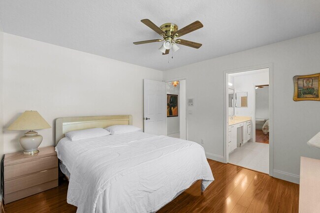 Building Photo - 15495 Rolling Meadows Cir