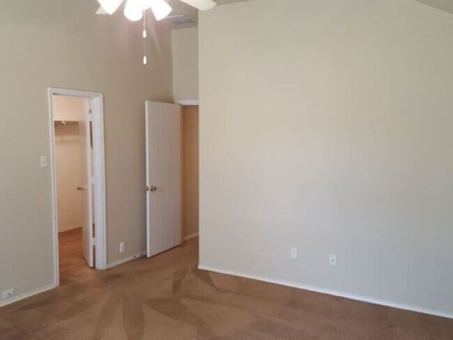 Building Photo - 6717 Dream Dust Dr