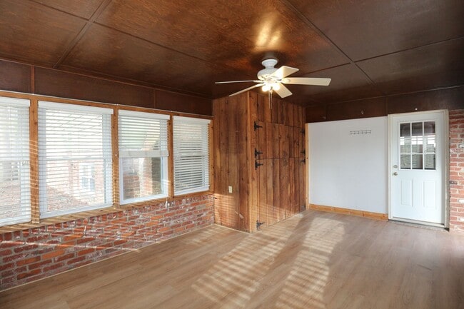 Building Photo - Newly Updated & Renovated Carmel Home!