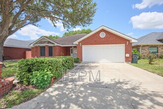 Building Photo - 2609 Thomas Ln