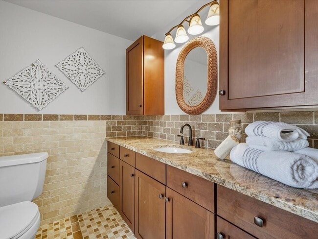 Building Photo - 217 Huntington Rd