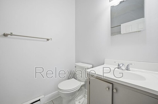 Building Photo - 2206 Parkwood Ave