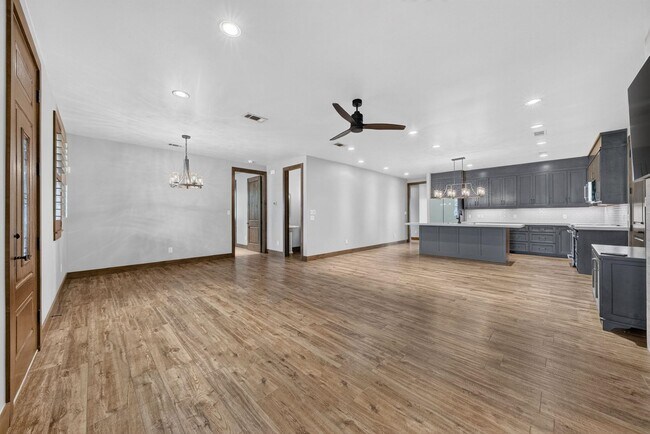 Building Photo - 2924 Candace Cir