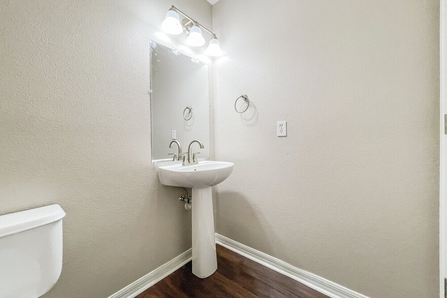 Building Photo - 19412 Timberbluff Dr