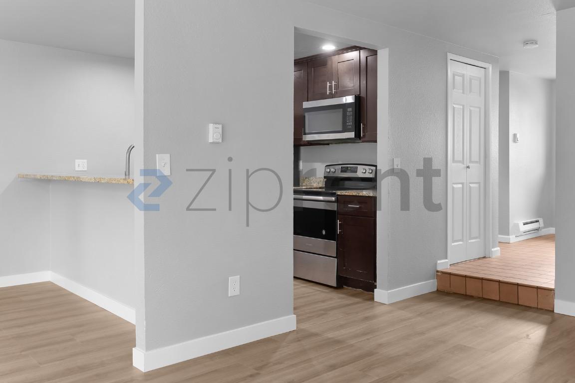Building Photo - Unit
