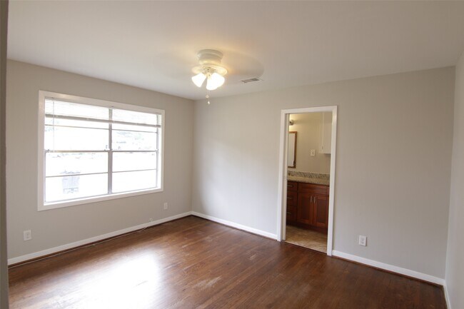 Building Photo - 6915 Edgemoor Dr