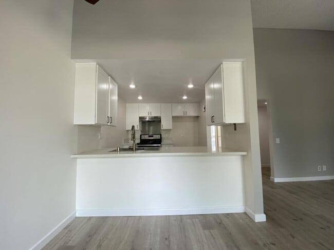 Building Photo - 160 N Richmont Dr