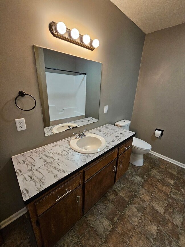 Building Photo - 1118 N Adams St