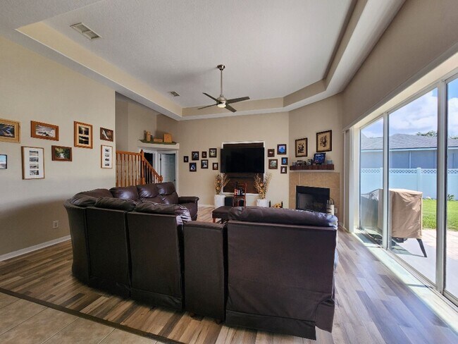 Building Photo - Beautiful 4 Bedroom 4 Bath Home In Ruskin