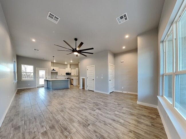 Building Photo - 312 W 3rd St