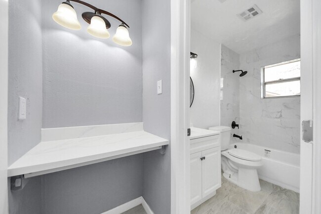 Building Photo - 5103 Karu Dr