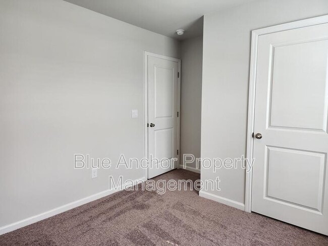 Building Photo - 1015 Course Ln