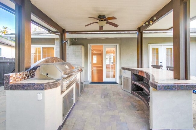 Building Photo - Rare, fully updated, private cul-de-sac one-story single-family house