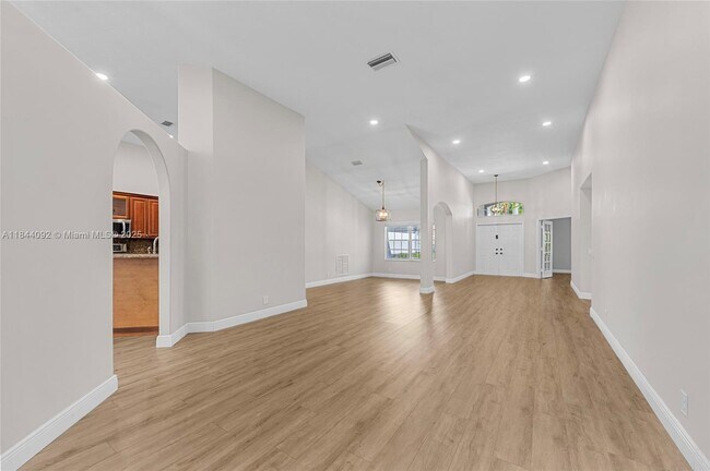 Building Photo - 2587 Jardin Ct