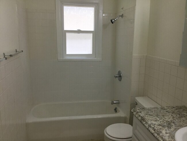 Building Photo - Charming 2 Bedroom Home in Old Town Longmont!