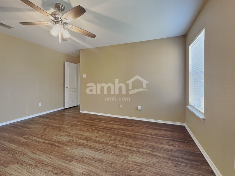 Building Photo - 1313 Gray Dawn Dr