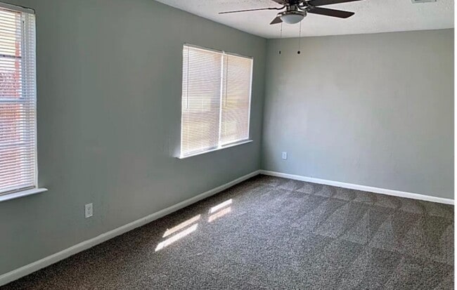 Building Photo - 5427 Willow Glen Dr