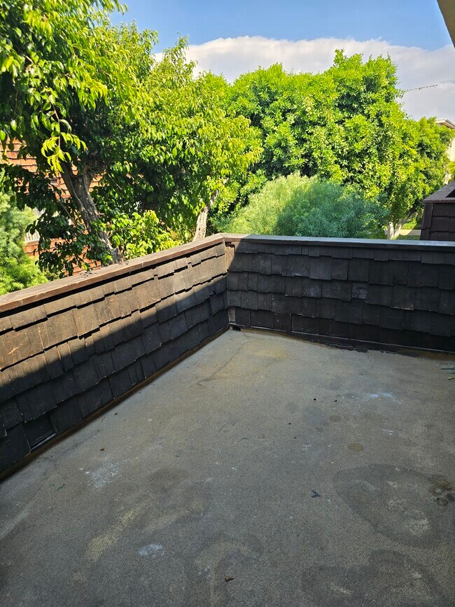 Building Photo - 5400 Newcastle Ave