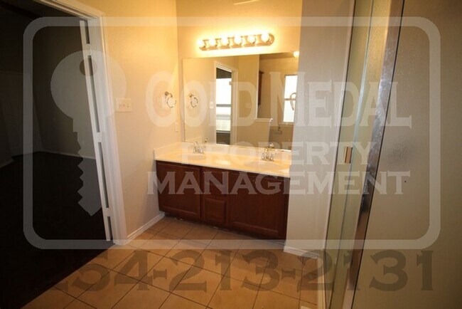 Building Photo - Willamette Wins – Where Convenience Meets Everyday Living!