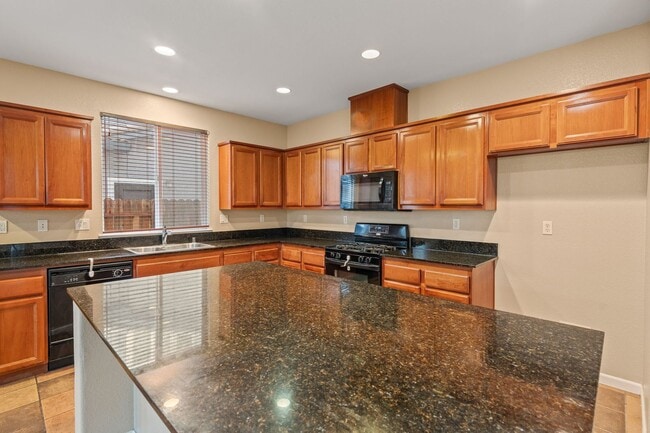 Building Photo - 10228 Pedra Do Sol Way