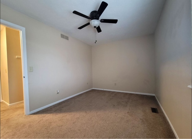 Building Photo - 2 bed 2.5 bath Townhouse condo in Butler Township