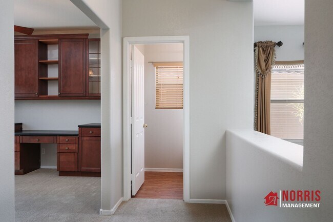 Building Photo - Beautiful Large Home in Casa Grande