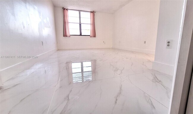 Building Photo - 10875 SW 112th Ave